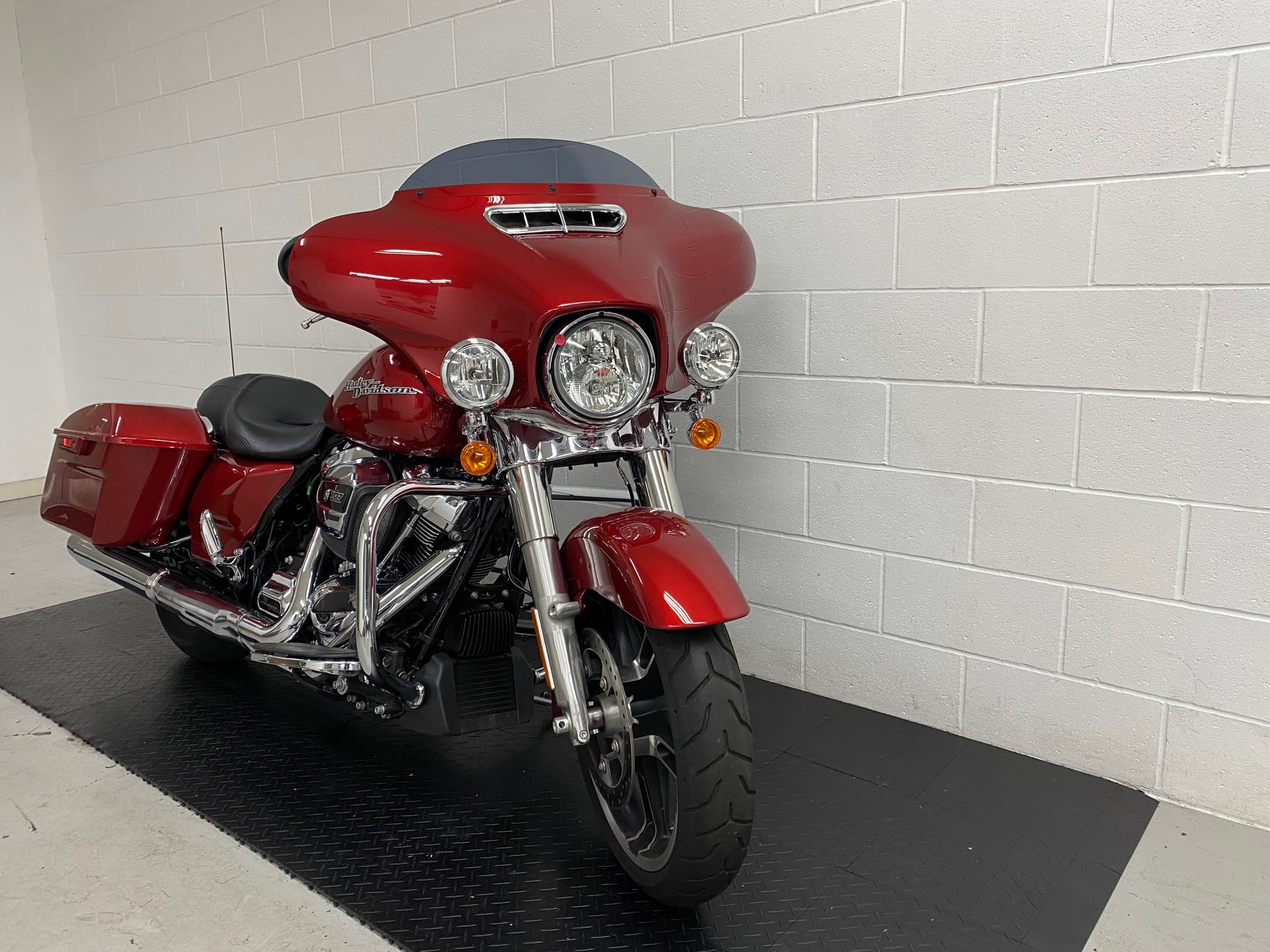 2018 Harley-Davidson Street Glide Base at Destination Harley-Davidson®, Silverdale, WA 98383