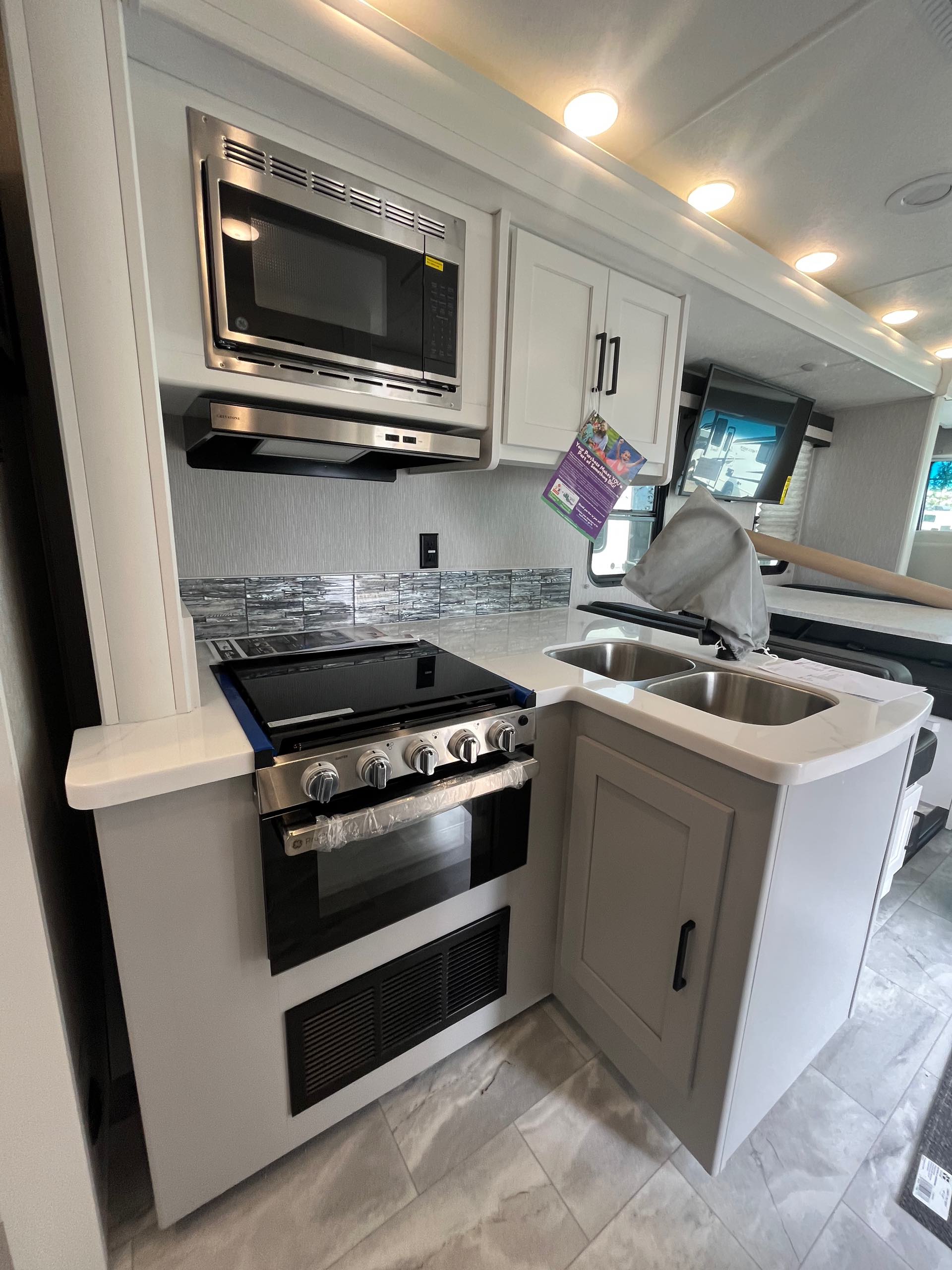 2024 Coachmen Pursuit 29XPS at Prosser's Premium RV Outlet