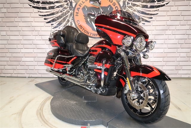 2017 Harley-Davidson Electra Glide CVO Limited at Wolverine Harley-Davidson
