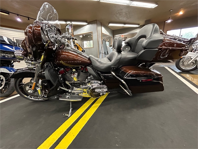 2019 Harley-Davidson Electra Glide CVO Limited at Holeshot Harley-Davidson