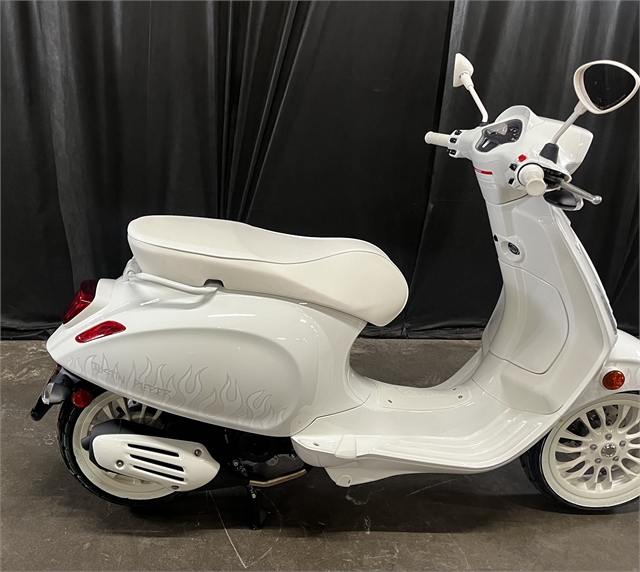 Vespa Sprint Justin Bieber x Vespa 50: price, consumption, colors