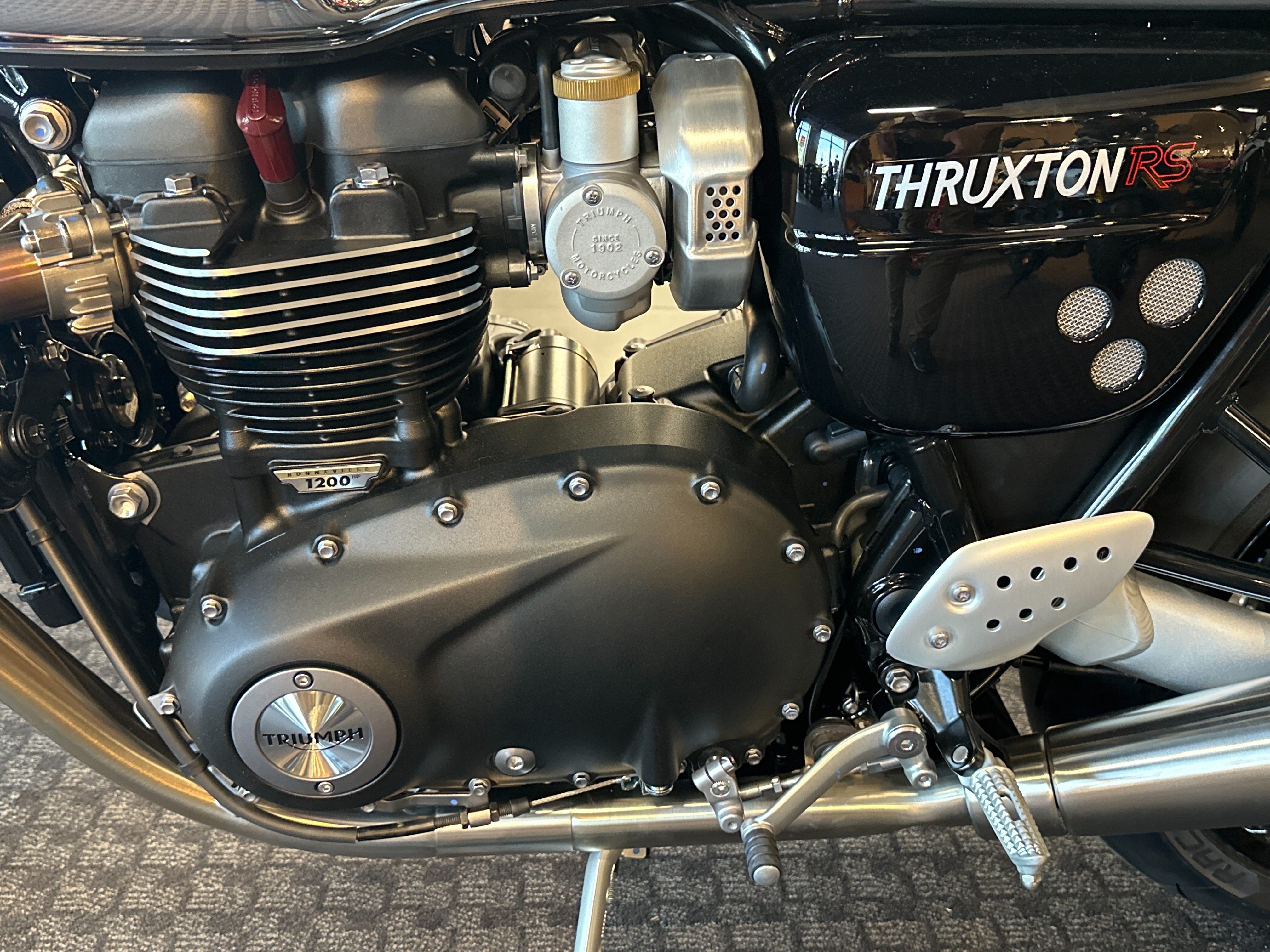 2023 Triumph Thruxton RS Chrome Edition at Frontline Eurosports