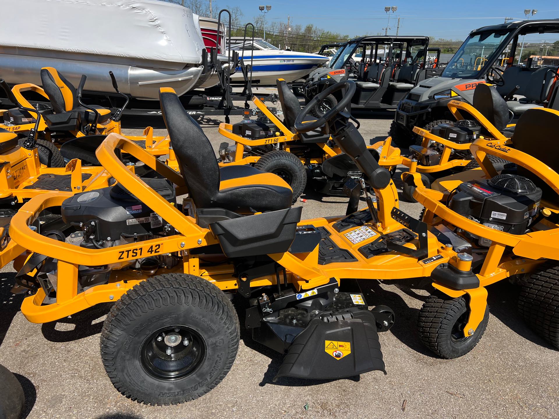 2022 Cub Cadet Zero-Turn Mowers ZTS1 42 at Knoxville Powersports