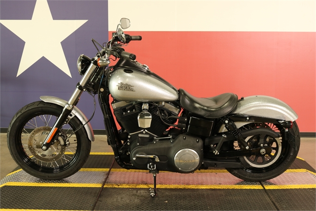 2015 Harley-Davidson Dyna Street Bob at Texas Harley