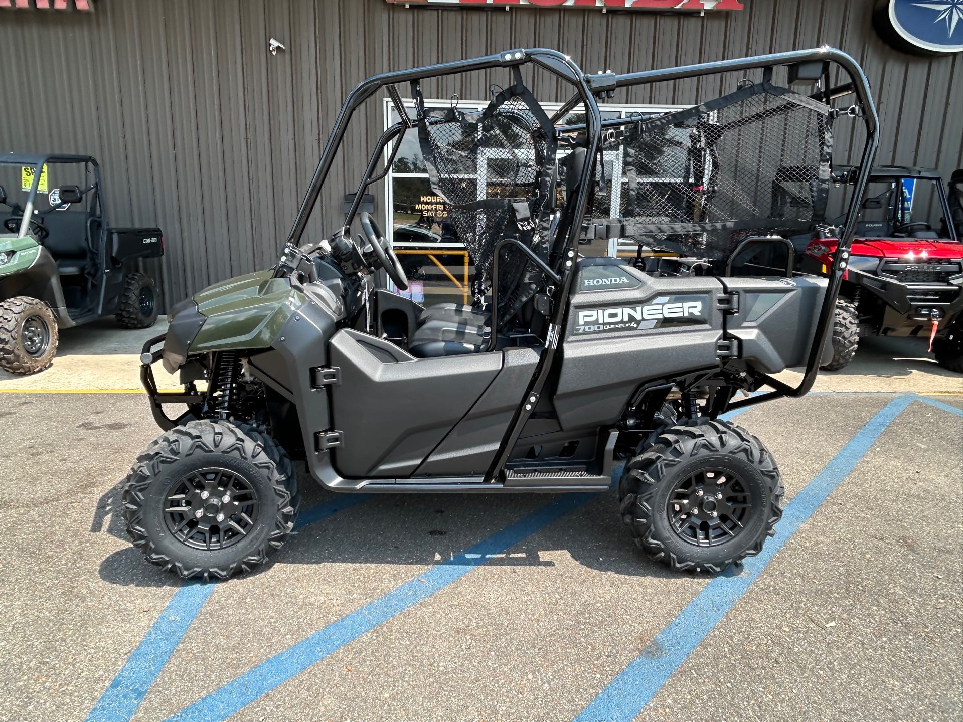 2025 HONDA SXS700M4DS Deluxe at ATV Zone, LLC