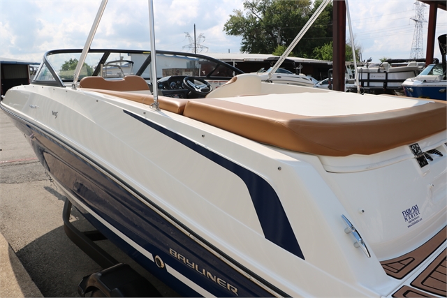 2020 Bayliner VR5 at Jerry Whittle Boats