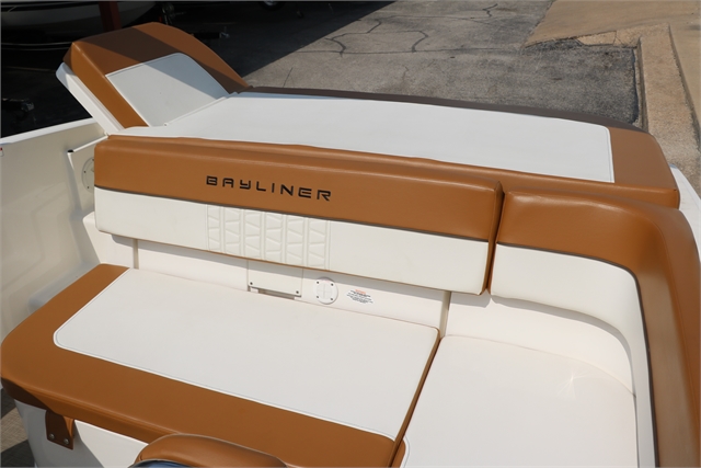 2020 Bayliner VR5 at Jerry Whittle Boats