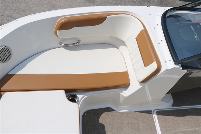 2020 Bayliner VR5 at Jerry Whittle Boats