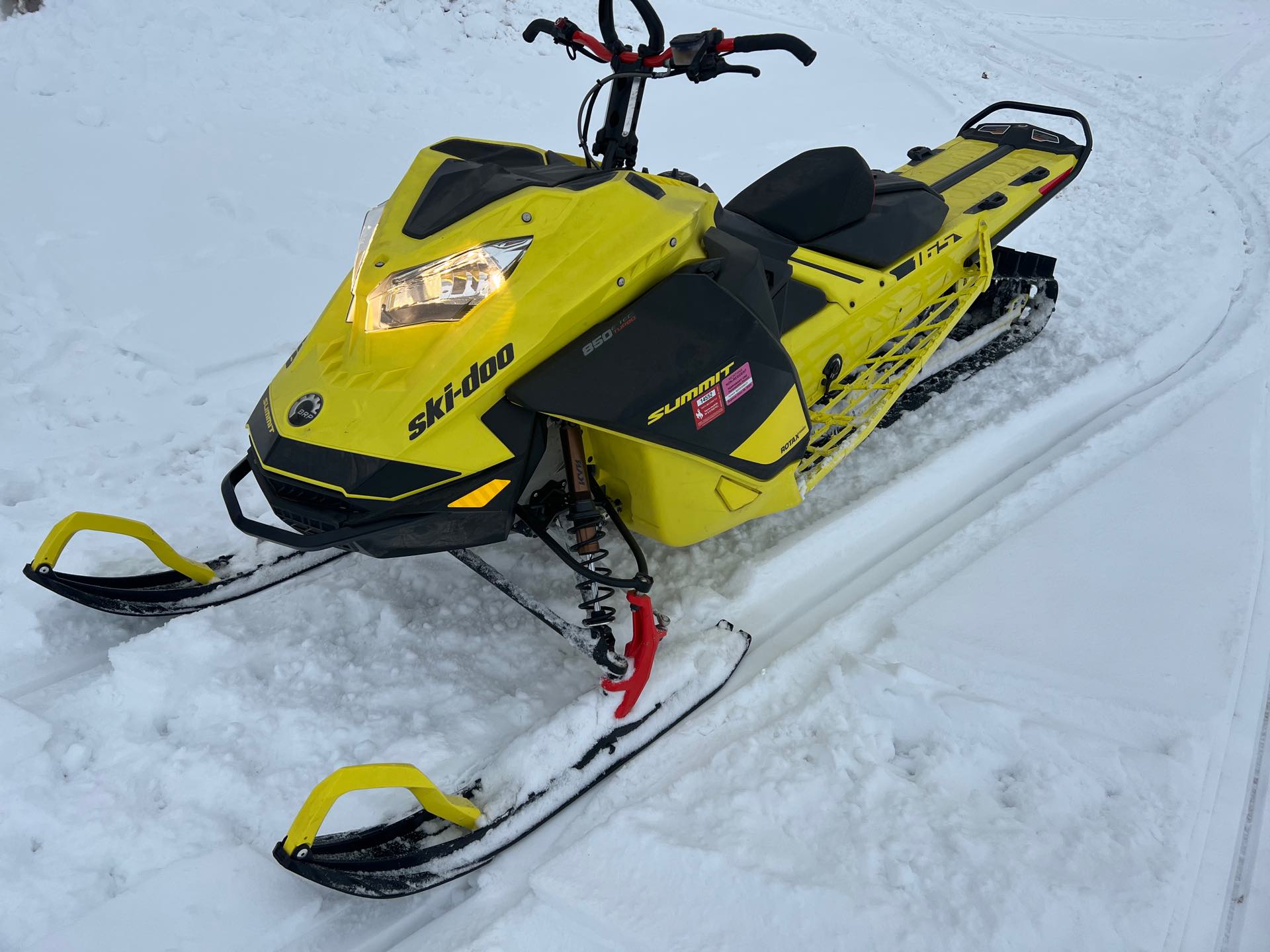 2020 Ski-Doo Summit 850 E-TEC Turbo at Interlakes Sport Center