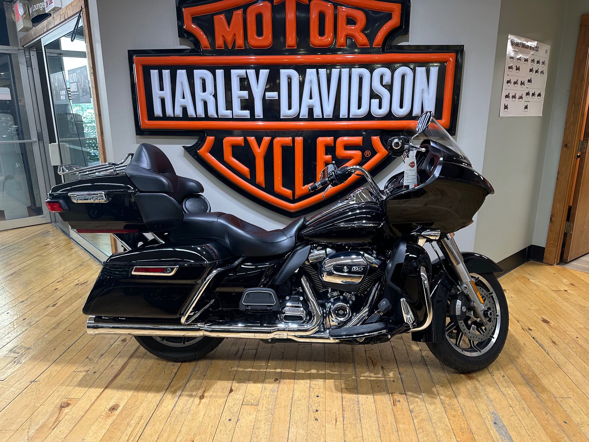 2019 Harley-Davidson Road Glide Ultra at Zips 45th Parallel Harley-Davidson