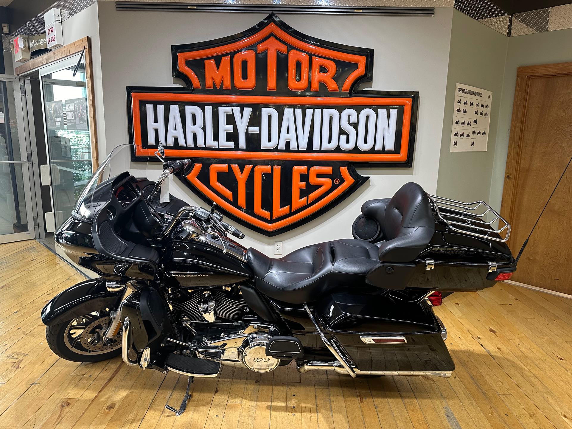 2019 Harley-Davidson Road Glide Ultra at Zips 45th Parallel Harley-Davidson