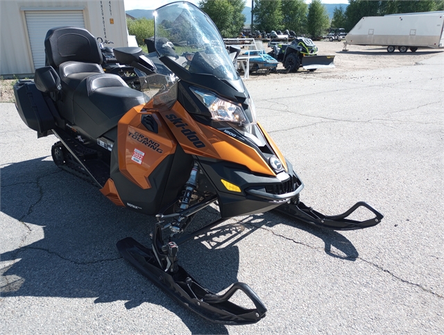 2018 Ski-Doo Grand Touring SE 1200 4-TEC at Power World Sports, Granby, CO 80446