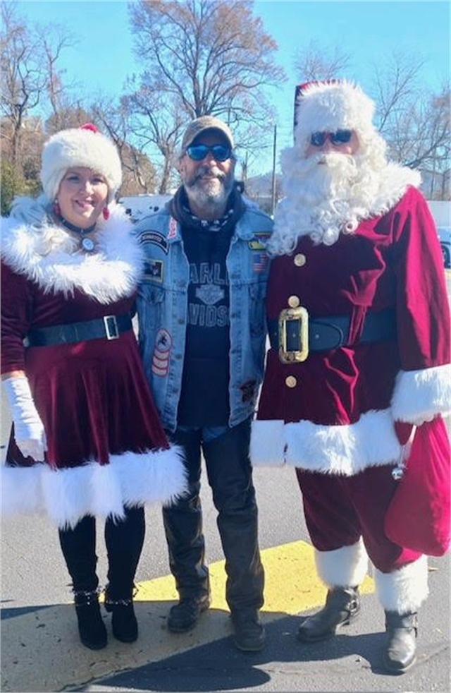 2023 Santa Selfies Photos at Smoky Mountain HOG