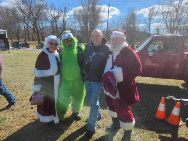 2023 Santa Selfies Photos at Smoky Mountain HOG