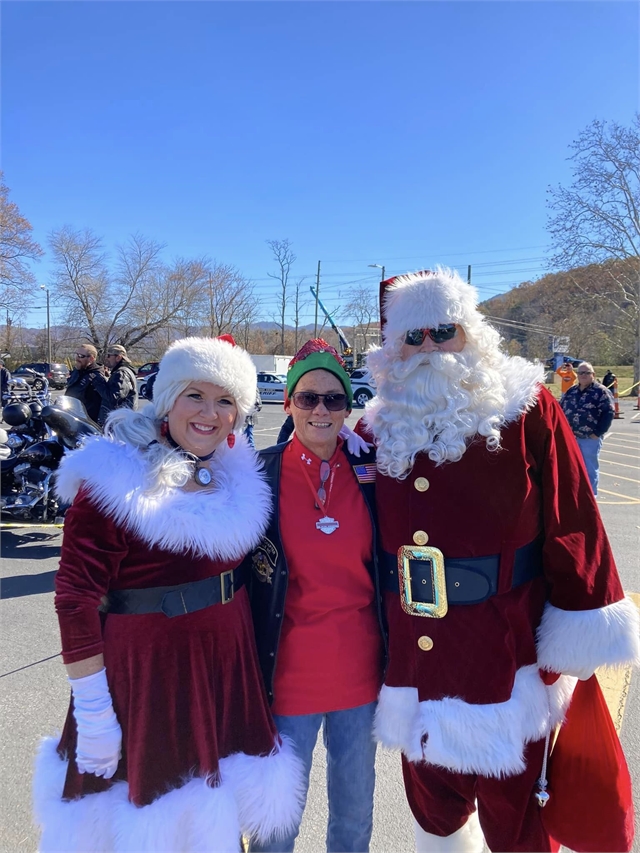 2023 Santa Selfies Photos at Smoky Mountain HOG