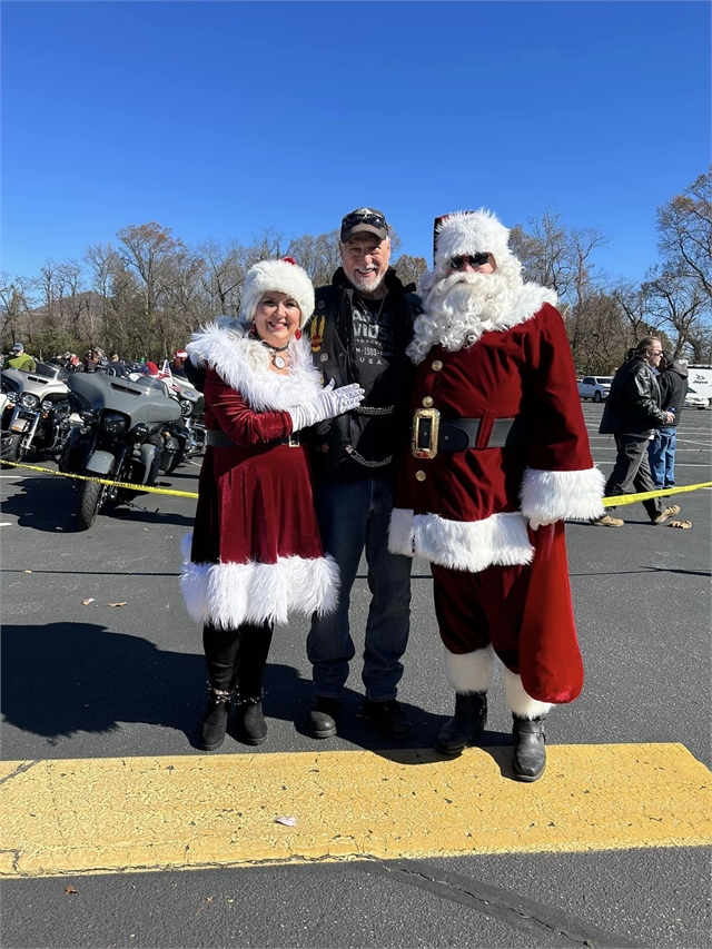 2023 Santa Selfies Photos at Smoky Mountain HOG