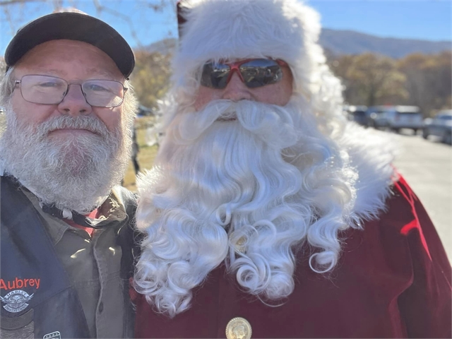 2023 Santa Selfies Photos at Smoky Mountain HOG