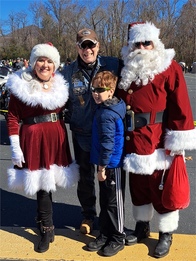 2023 Santa Selfies Photos at Smoky Mountain HOG