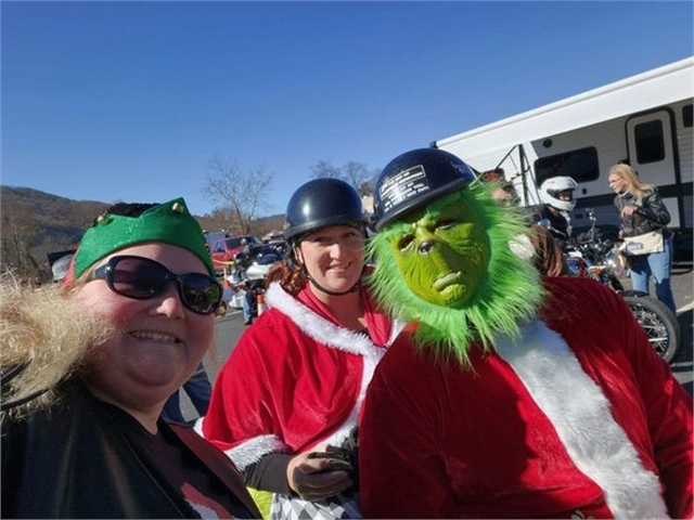 2023 Santa Selfies Photos at Smoky Mountain HOG