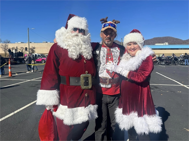 2023 Santa Selfies Photos at Smoky Mountain HOG