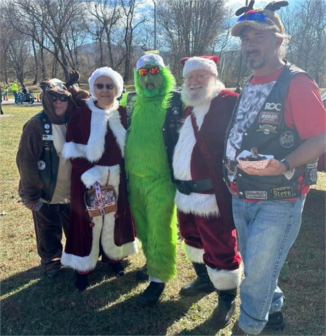 2023 Santa Selfies Photos at Smoky Mountain HOG