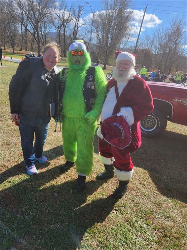 2023 Santa Selfies Photos at Smoky Mountain HOG