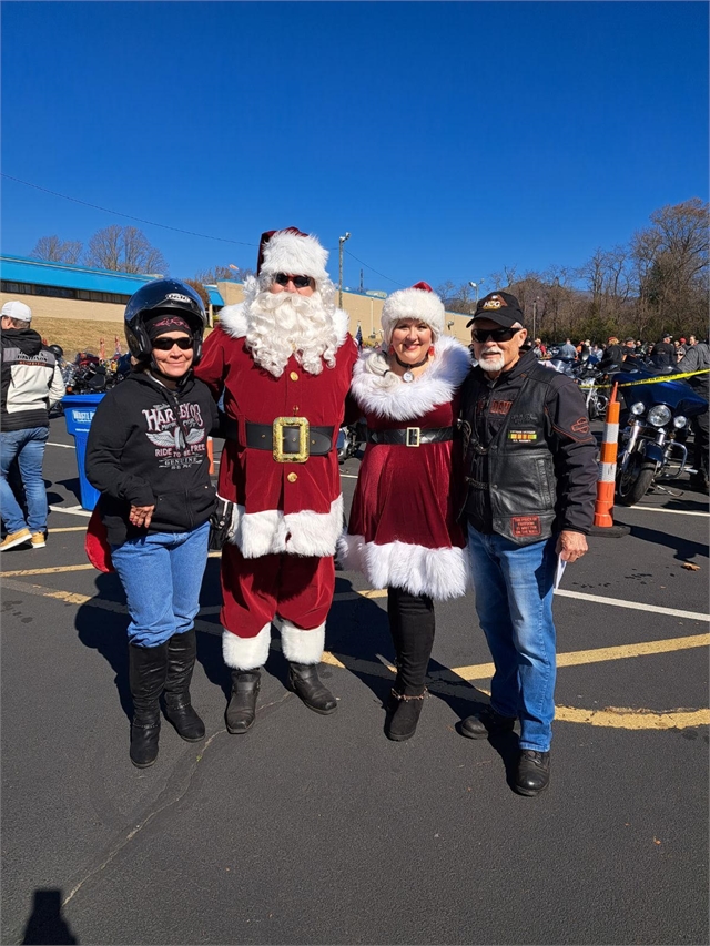 2023 Santa Selfies Photos at Smoky Mountain HOG