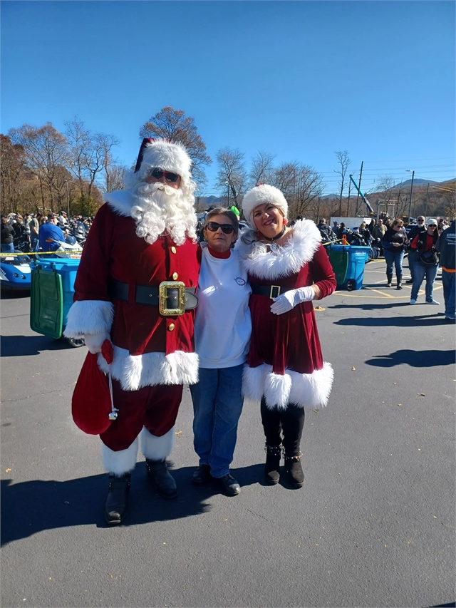 2023 Santa Selfies Photos at Smoky Mountain HOG
