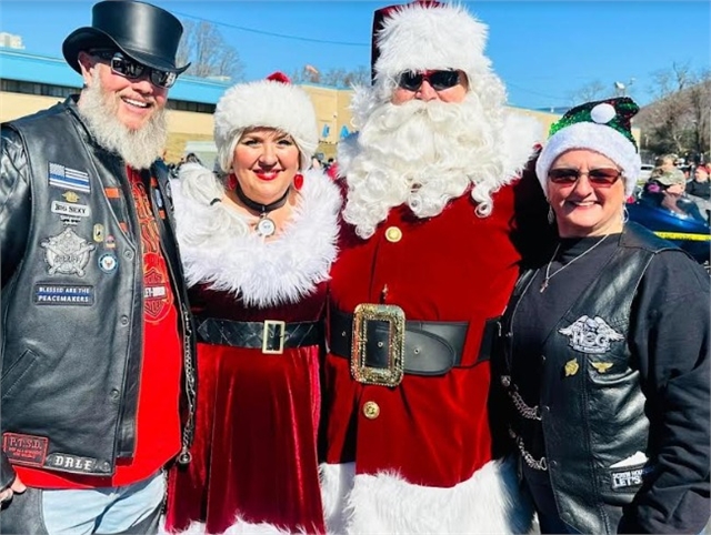 2023 Santa Selfies Photos at Smoky Mountain HOG