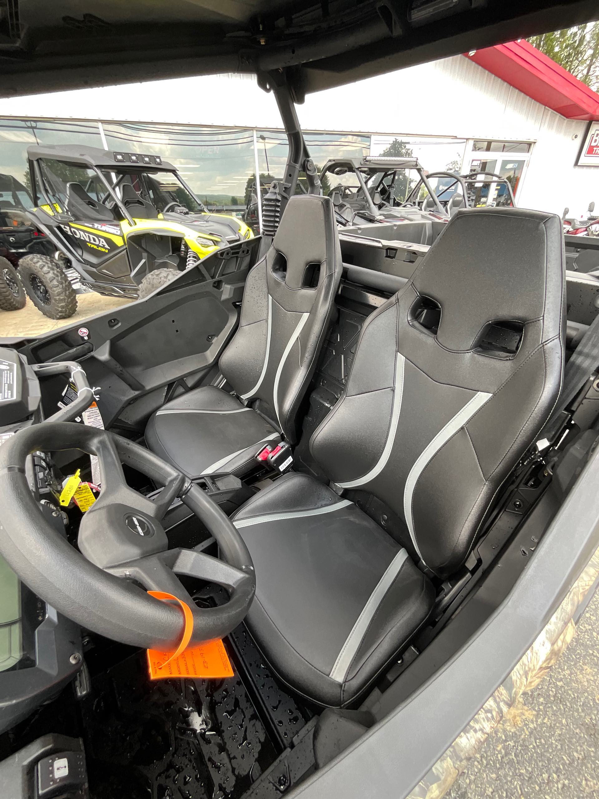 2023 Can-Am Commander XT 1000R at Leisure Time Powersports of Corry
