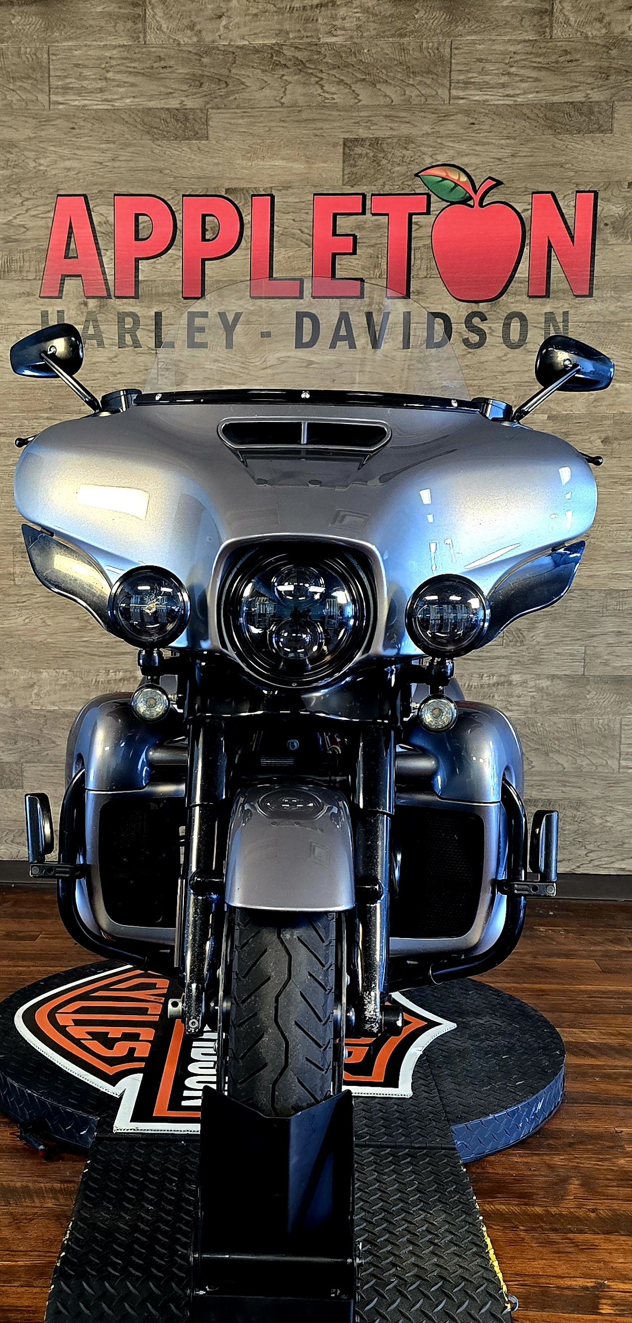 2019 Harley-Davidson Electra Glide CVO Limited at Appleton Harley-Davidson