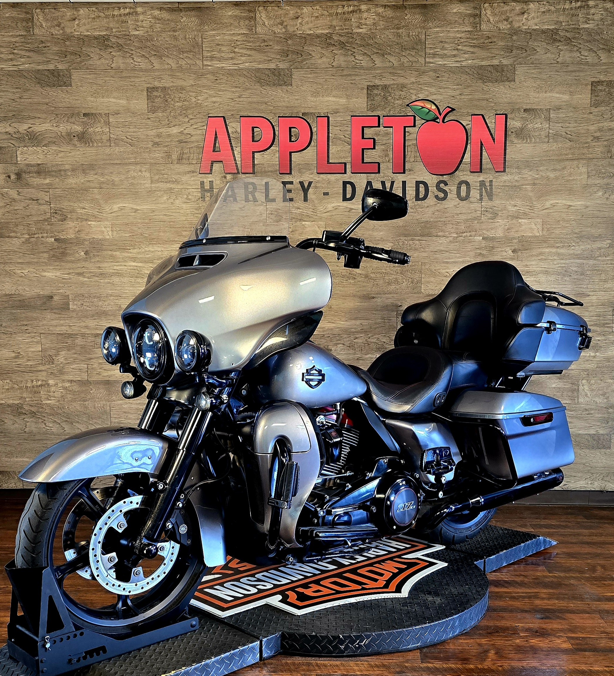 2019 Harley-Davidson Electra Glide CVO Limited at Appleton Harley-Davidson