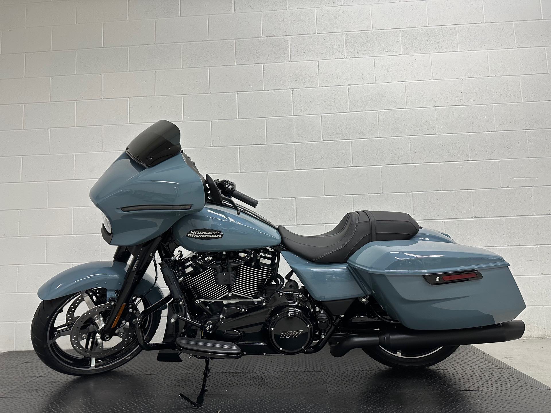 2024 Harley-Davidson Street Glide Base at Destination Harley-Davidson®, Silverdale, WA 98383