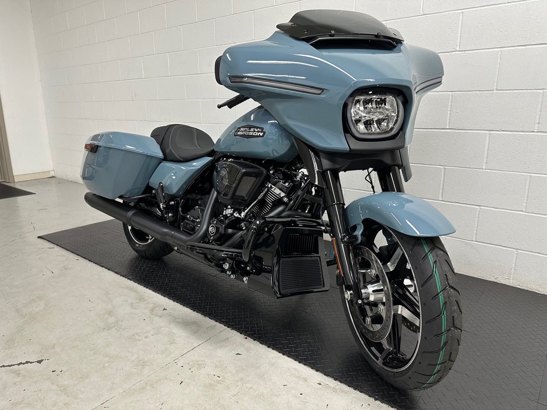 2024 Harley-Davidson Street Glide Base at Destination Harley-Davidson®, Silverdale, WA 98383