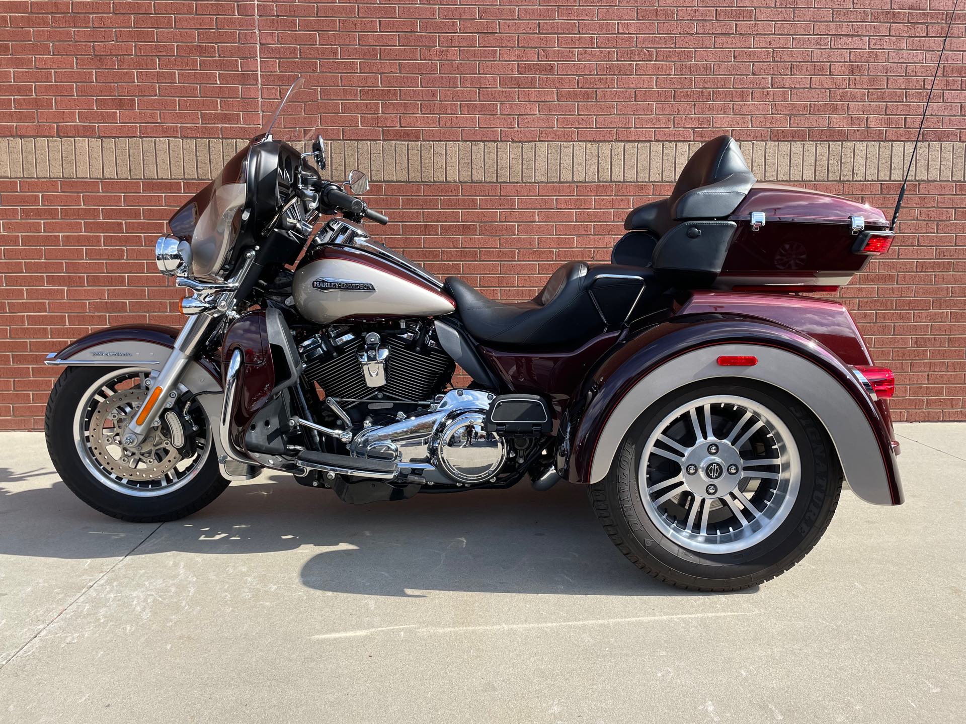 2018 harley deals tri glide