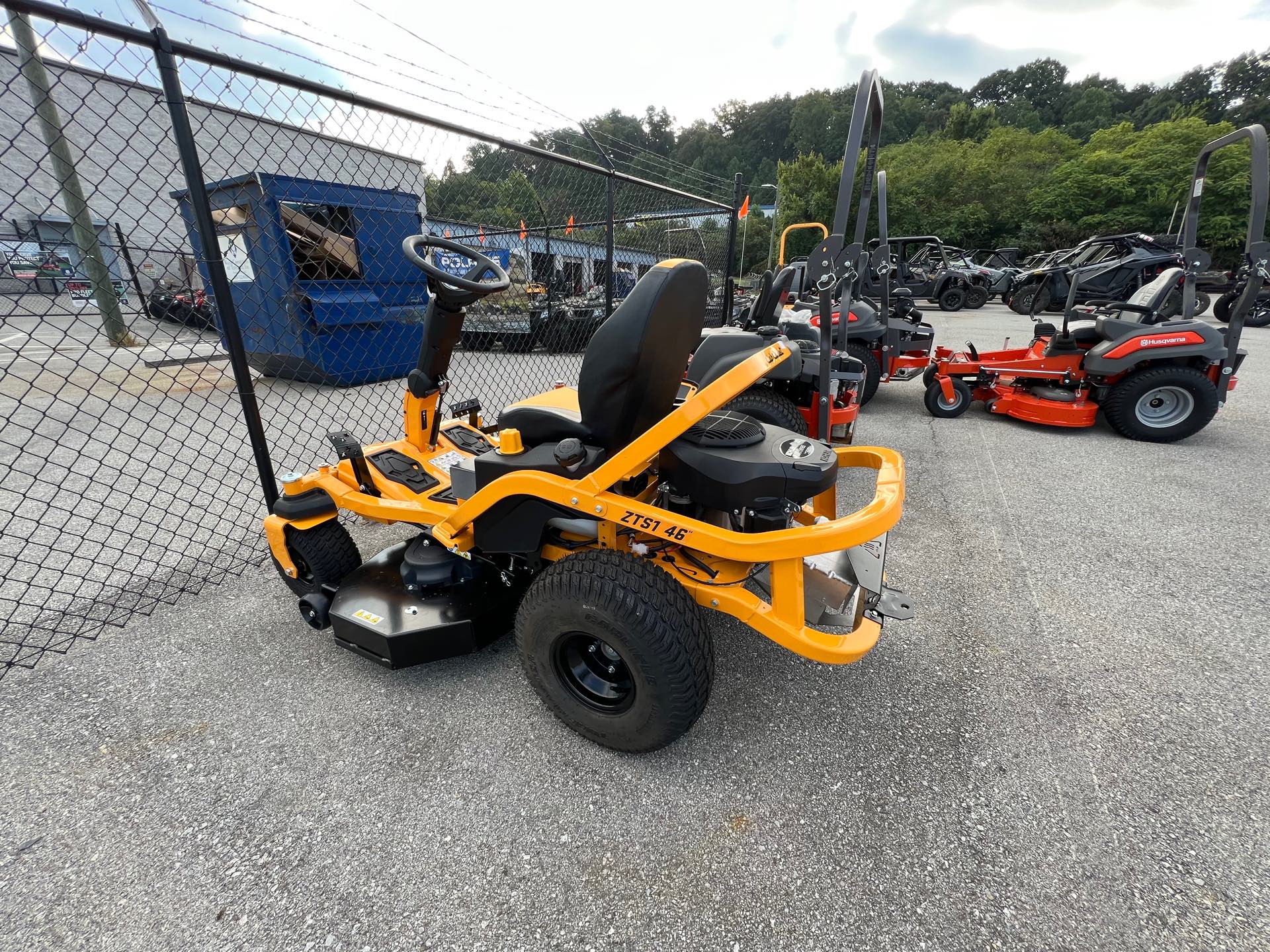 2022 Cub Cadet Zero-Turn Mowers ZTS1 46 at Knoxville Powersports