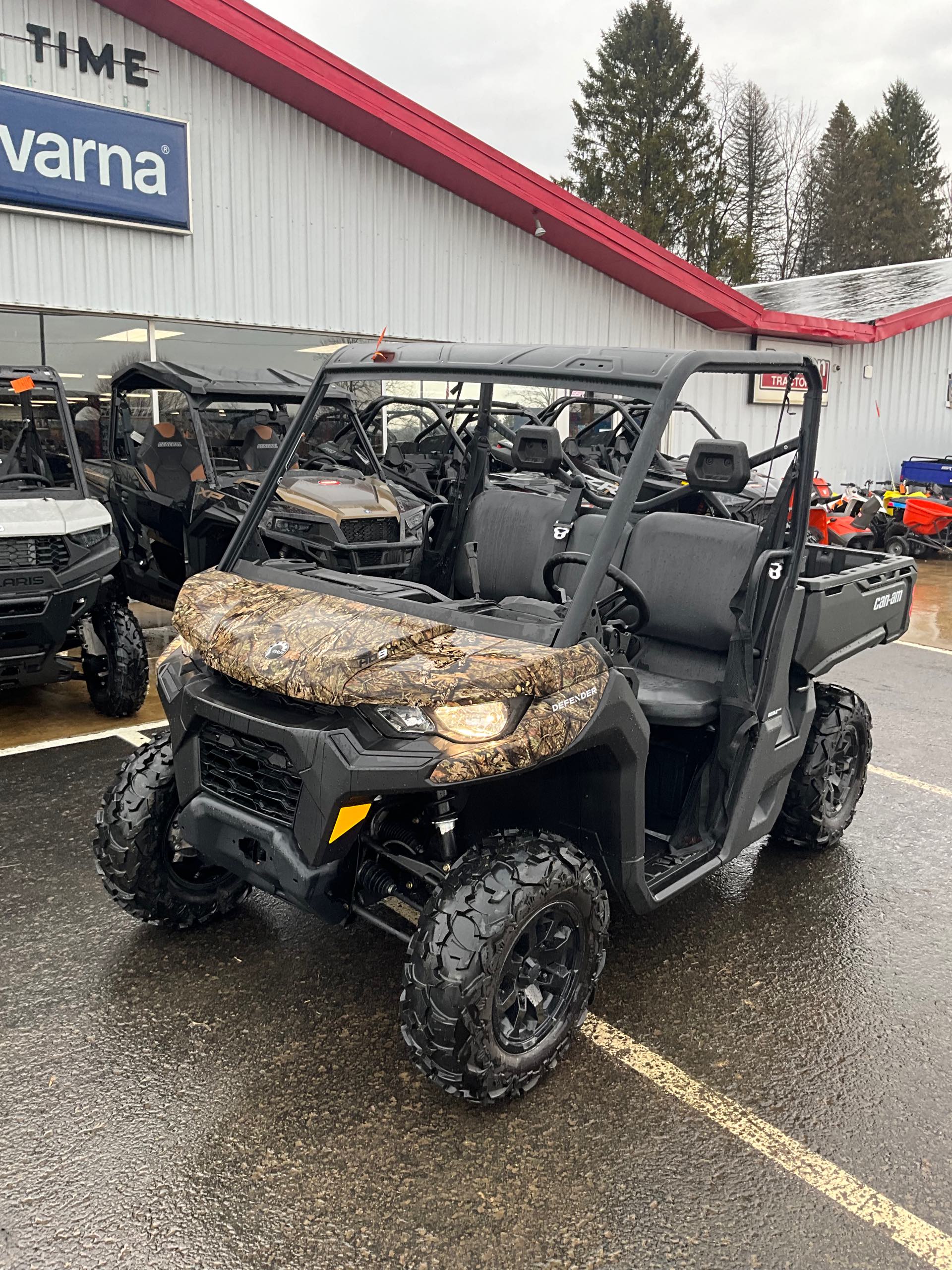 2023 Can-Am Defender DPS HD9 at Leisure Time Powersports of Corry