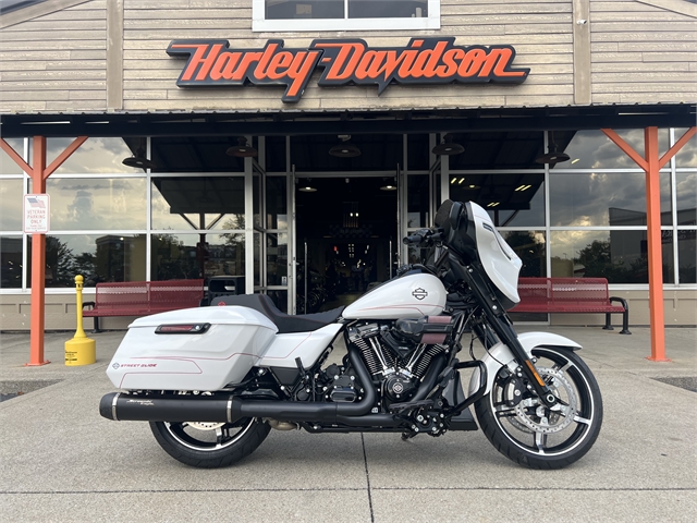 2024 Harley-Davidson Street Glide Base at Man O'War Harley-Davidson®