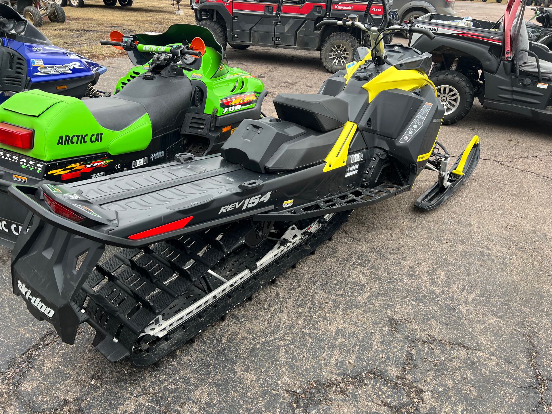 2017 Ski-Doo Summit SP 850R E-TEC Base at Interlakes Sport Center