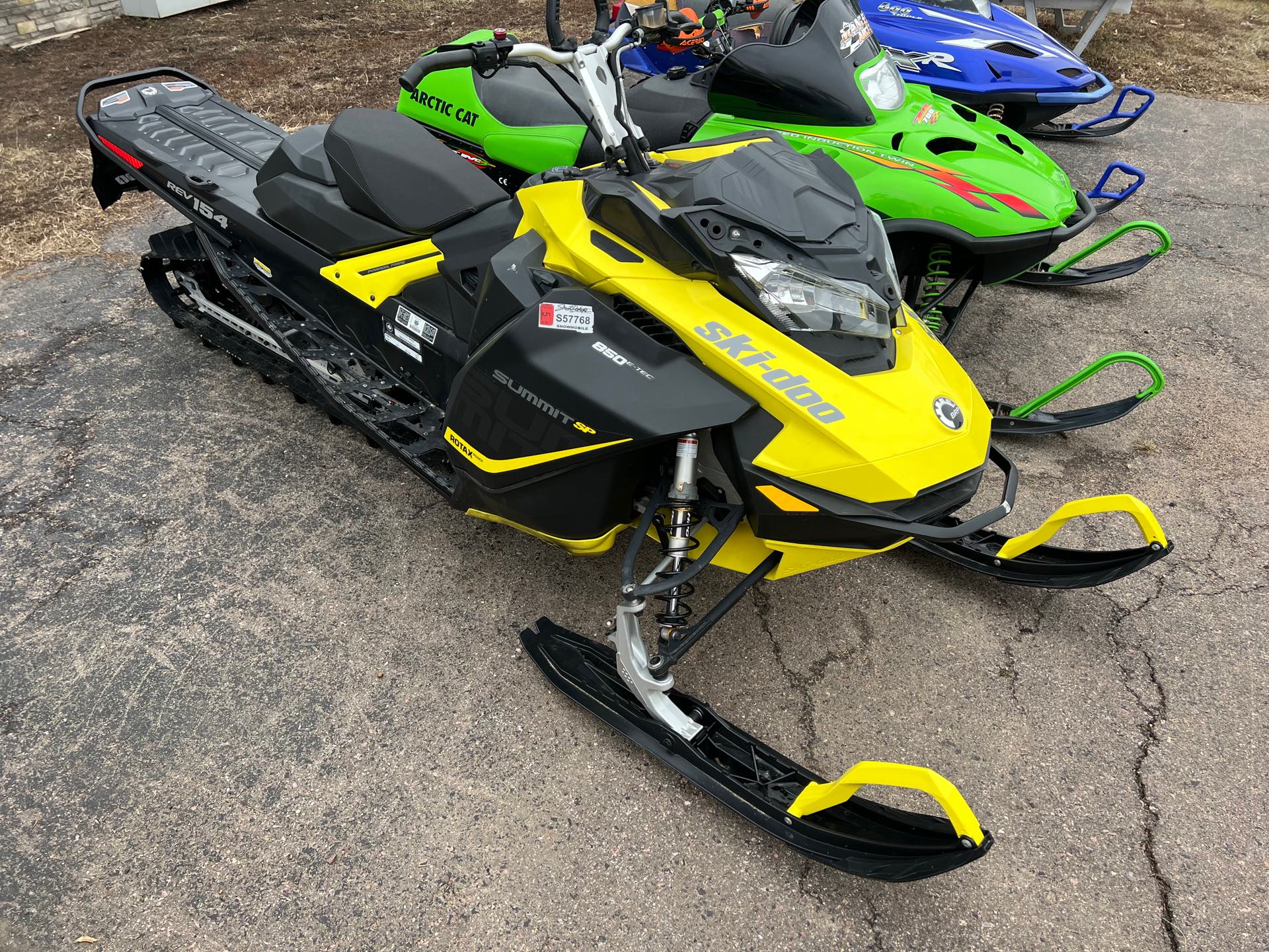 2017 Ski-Doo Summit SP 850R E-TEC Base at Interlakes Sport Center