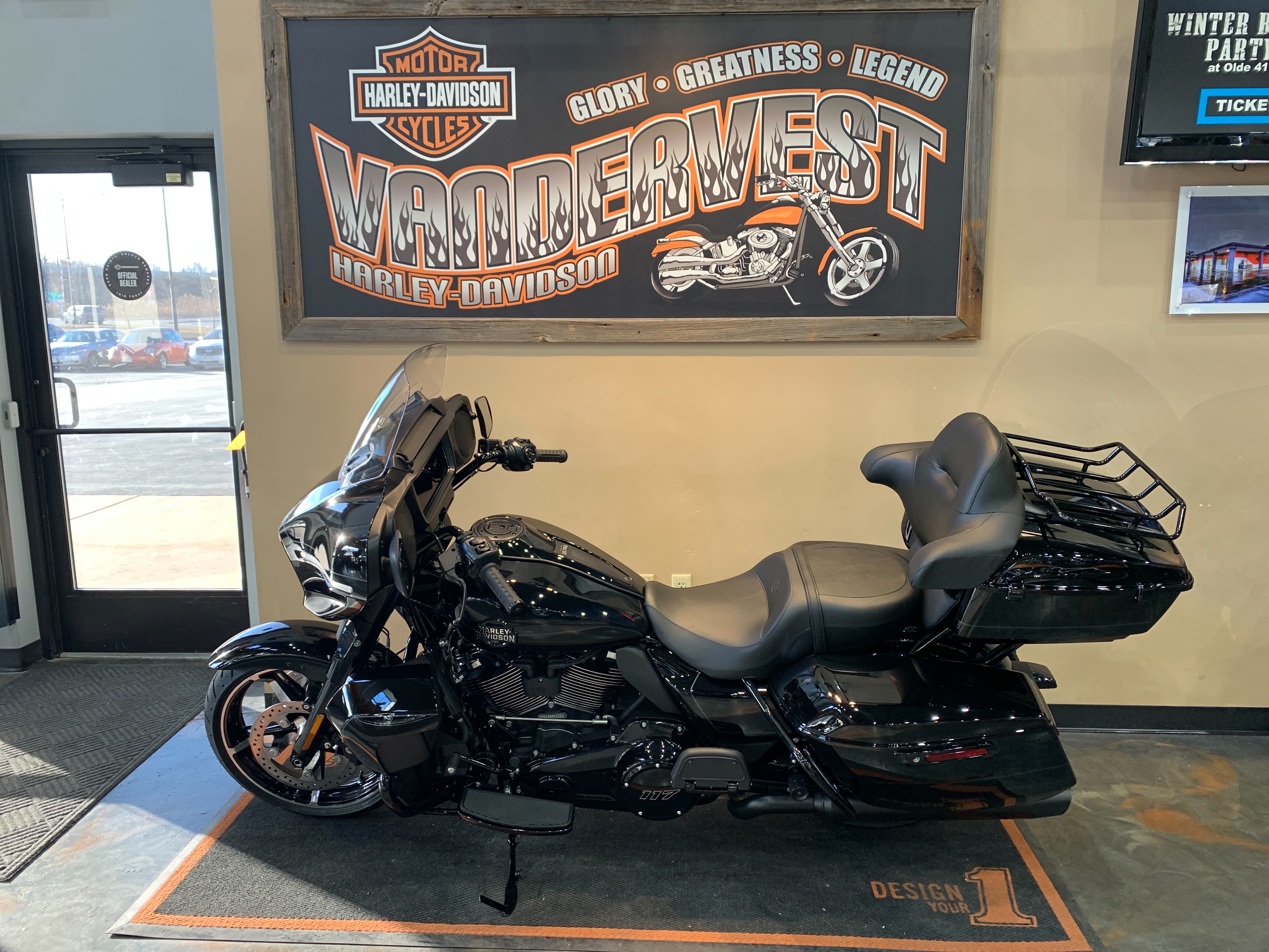 2025 Harley-Davidson Street Glide Ultra at Vandervest Harley-Davidson, Green Bay, WI 54303