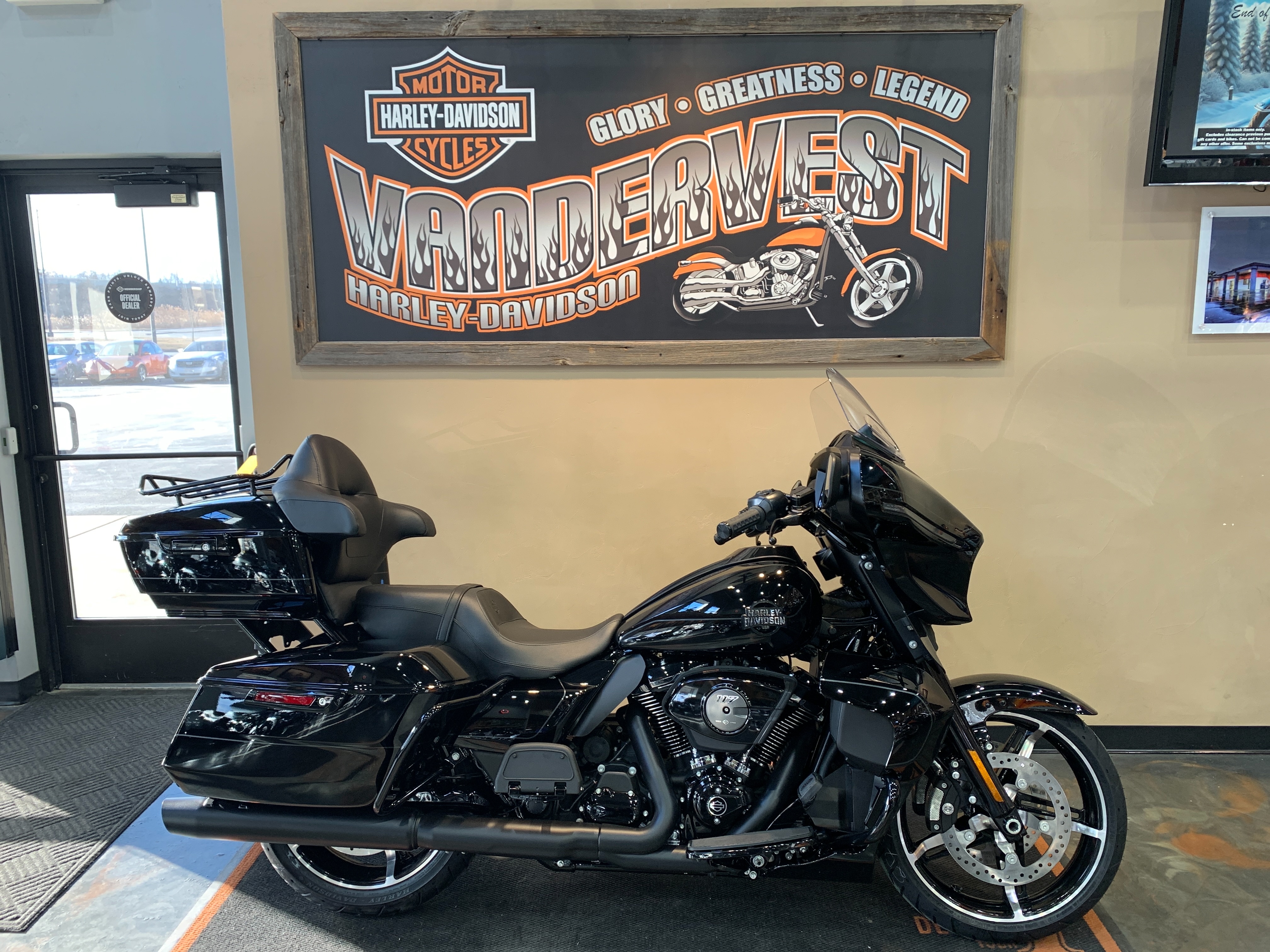 2025 Harley-Davidson Street Glide Ultra at Vandervest Harley-Davidson, Green Bay, WI 54303