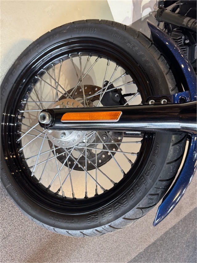 2013 Harley-Davidson Dyna Street Bob at Martin Moto