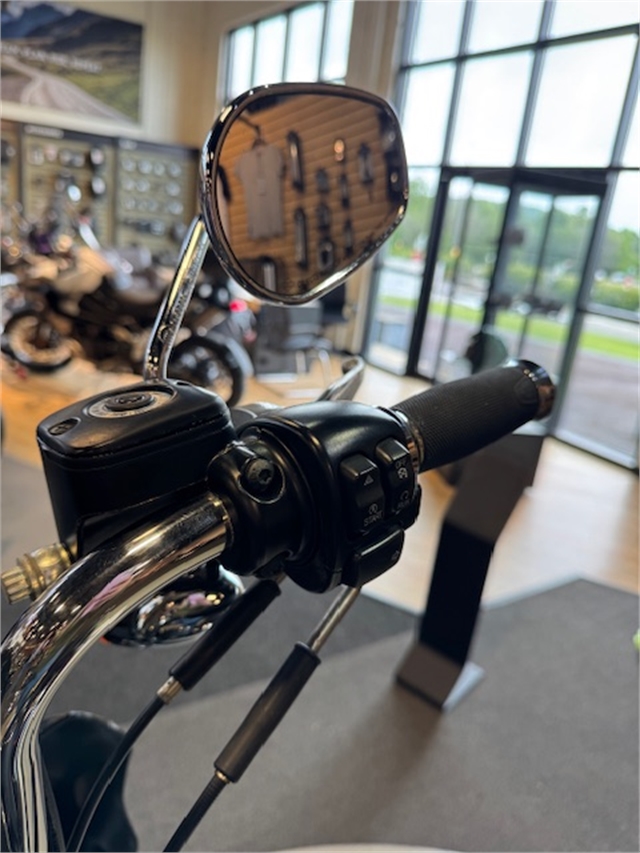 2013 Harley-Davidson Dyna Street Bob at Martin Moto