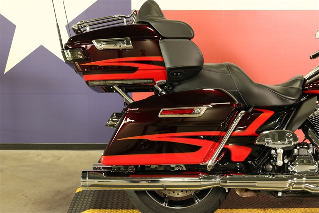 2017 Harley-Davidson Electra Glide CVO Limited at Texas Harley