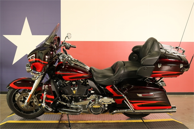 2017 Harley-Davidson Electra Glide CVO Limited at Texas Harley