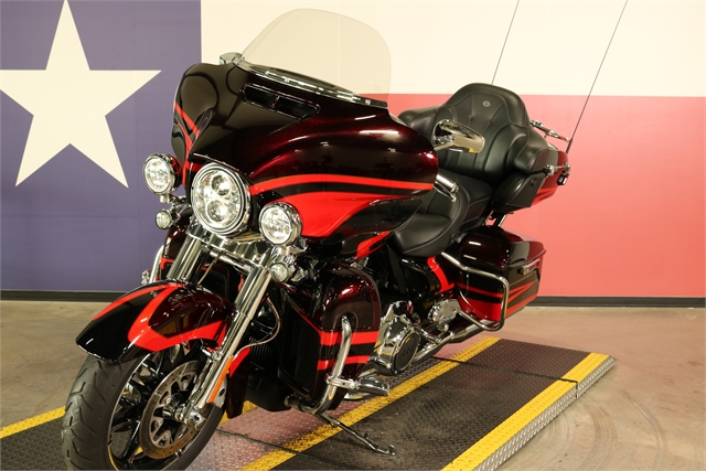 2017 Harley-Davidson Electra Glide CVO Limited at Texas Harley