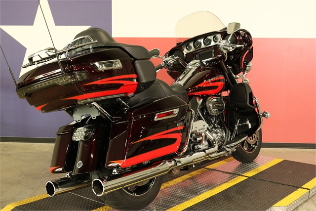 2017 Harley-Davidson Electra Glide CVO Limited at Texas Harley