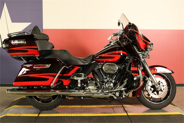 2017 Harley-Davidson Electra Glide CVO Limited at Texas Harley