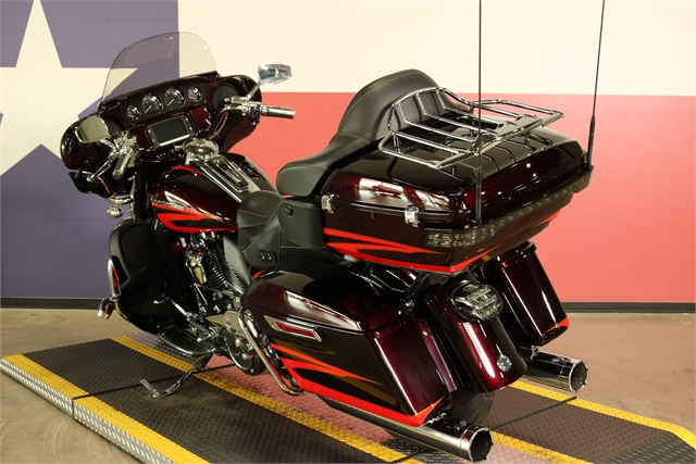 2017 Harley-Davidson Electra Glide CVO Limited at Texas Harley